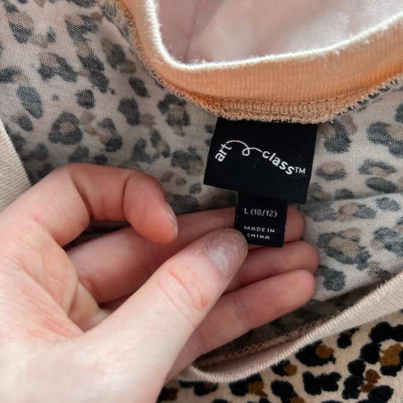 Crop top cheetah, print size large in kids - Picture 3 of 4